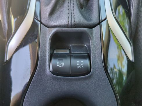 Used 2021 Toyota Corolla LE FWD image 29