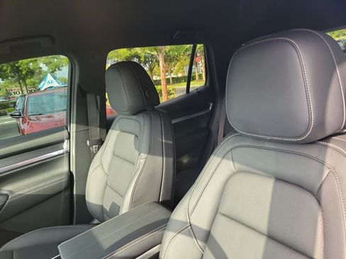 Used 2025 GMC Terrain Elevation w/ Elevation Premium Package AWD/4WD image 20