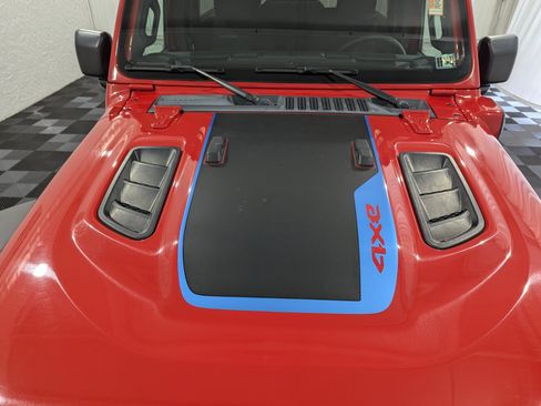 Used 2024 Jeep Wrangler Unlimited Rubicon 4xe AWD/4WD image 5