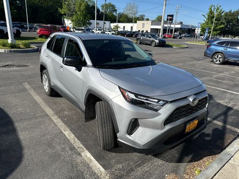 Used 2023 Toyota RAV4 LE AWD/4WD image 5