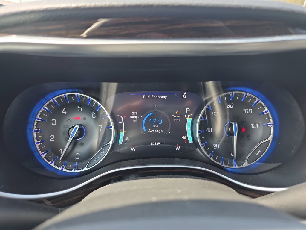 Certified 2024 Chrysler Pacifica Limited FWD image 26