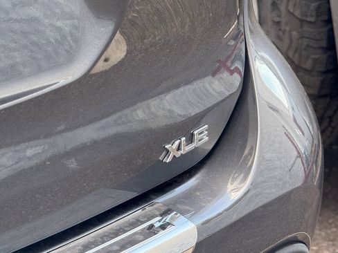 Used 2023 Toyota Highlander XLE image 9