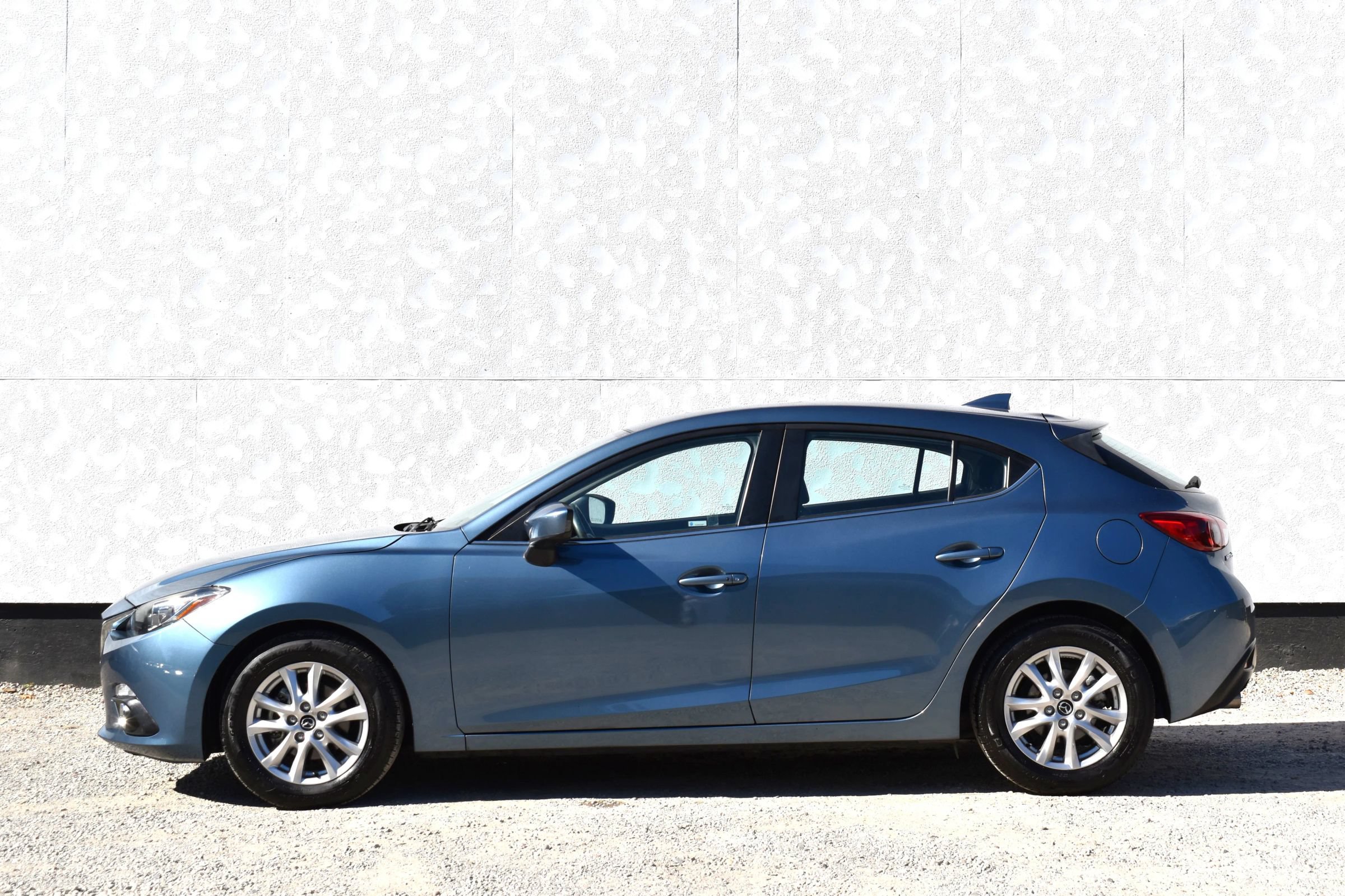 Used 2016 MAZDA MAZDA3 i Touring w/ Popular Equipment Package FWD image 9