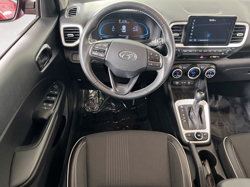 Used 2023 Hyundai Venue Limited FWD image 22