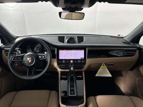 Certified 2025 Porsche Macan image 17