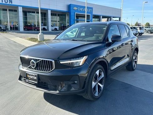 Used 2024 Volvo XC40 B5 Plus image 30