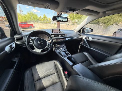 Used 2013 Lexus CT 200h w/ Premium Pkg w/Navigation FWD image 10