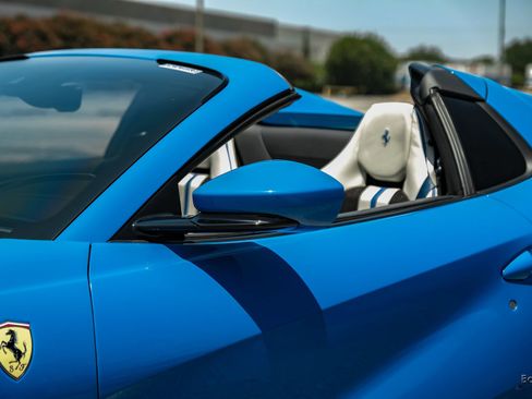 Used 2022 Ferrari 812 GTS RWD image 31