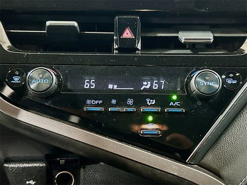 Used 2023 Toyota Camry SE image 13