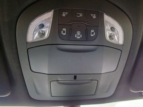 Used 2025 Chrysler Pacifica Select image 24