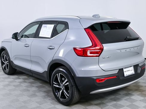 Certified 2025 Volvo XC40 B5 Core image 4