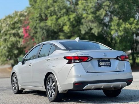 Used 2020 Nissan Versa SV FWD image 7