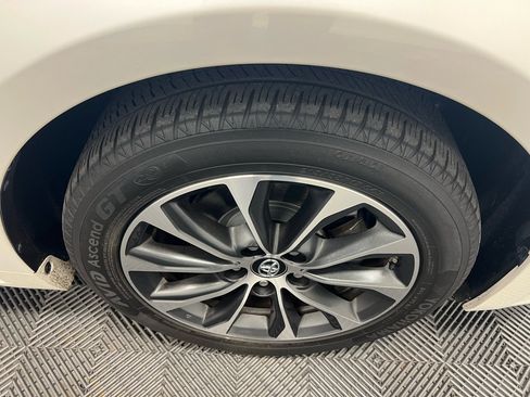 Used 2017 Toyota Avalon XLE Premium image 39