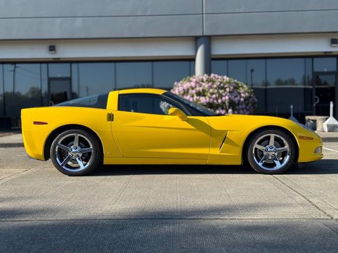 Used 2007 Chevrolet Corvette Coupe RWD image 2