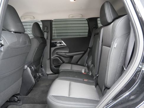 Used 2024 Mitsubishi Outlander ES image 11