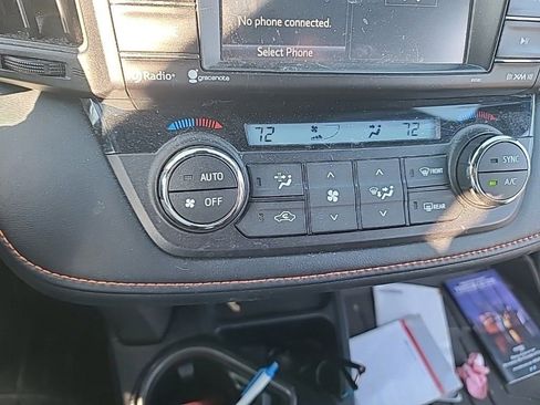 Used 2017 Toyota RAV4 SE image 13