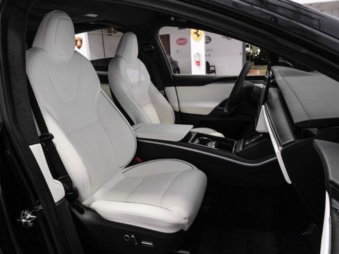 Used 2023 Tesla Model X Plaid image 37