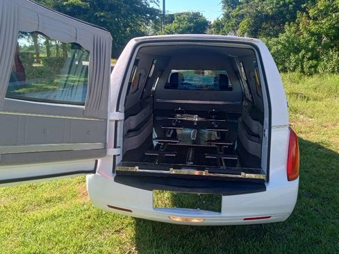 Used 2015 Cadillac XTS Hearse image 15