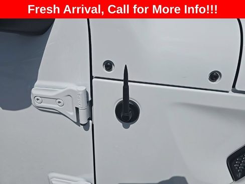Used 2022 Jeep Wrangler Unlimited Sahara AWD/4WD image 22