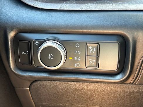 Used 2023 Ford Explorer Platinum w/ Technology Package AWD/4WD image 30