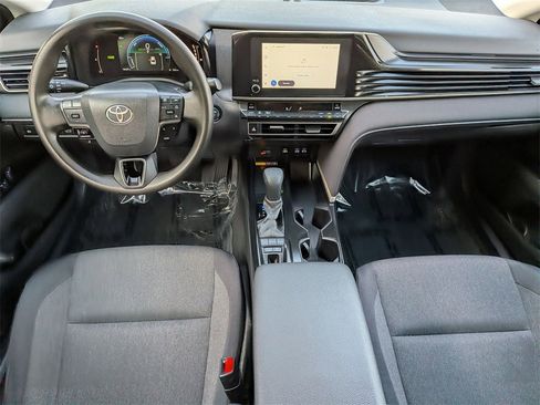 Used 2025 Toyota Camry LE image 19
