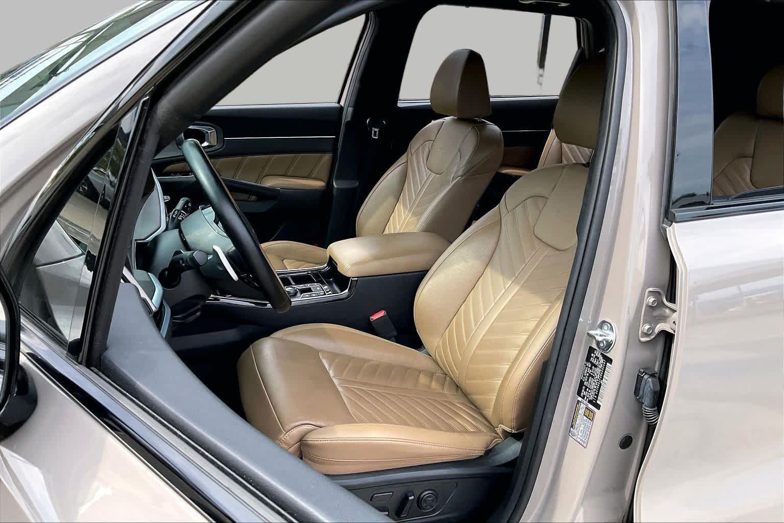 Used 2024 Kia Sorento SX Prestige w/ Olive Brown Leather Package AWD/4WD image 8