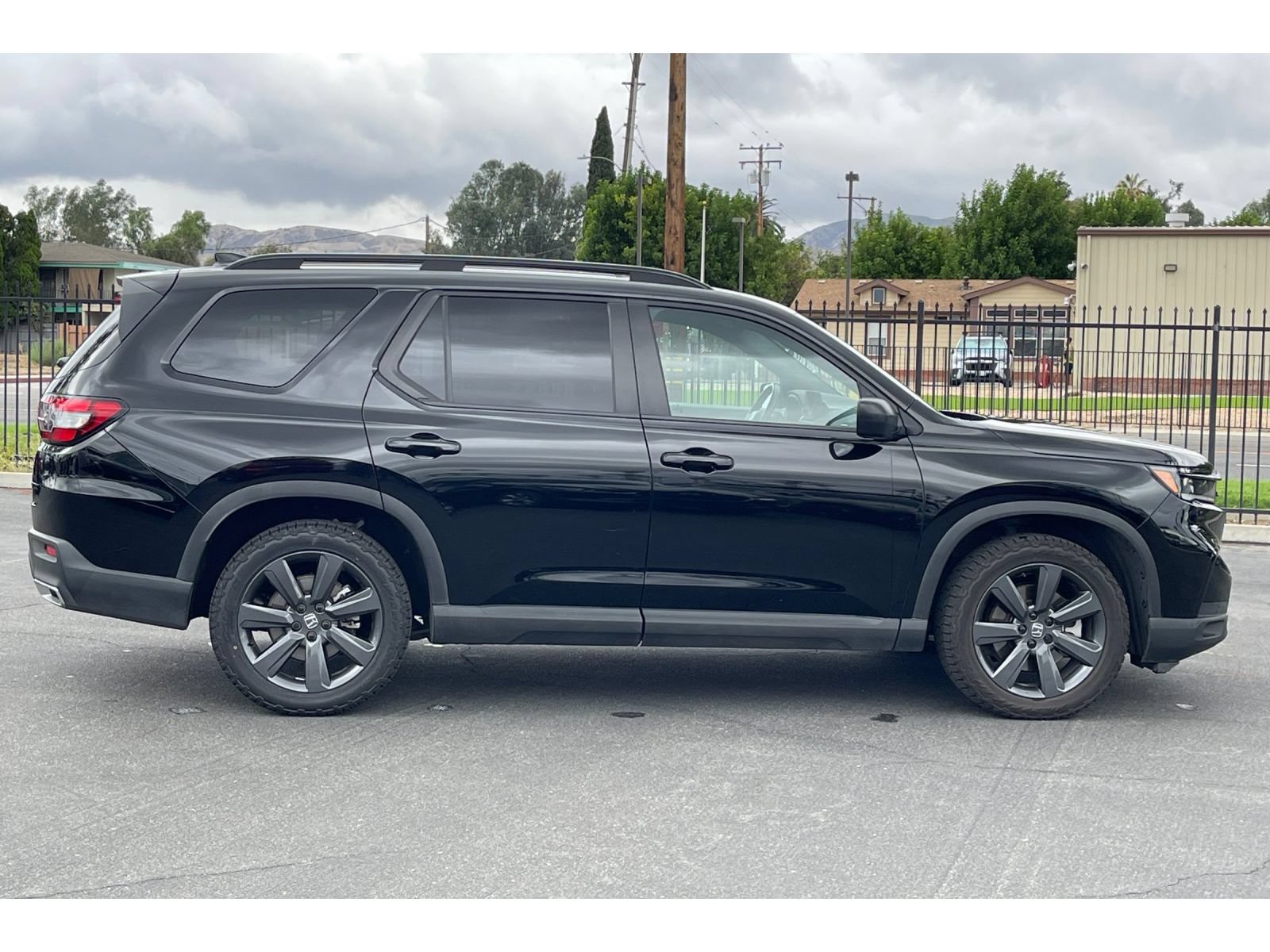 Used 2025 Honda Pilot Sport image 7