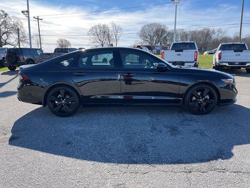 Used 2025 Honda Accord Sport image 4
