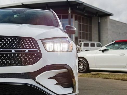 Certified 2024 Mercedes-Benz GLE 450e 4MATIC image 4