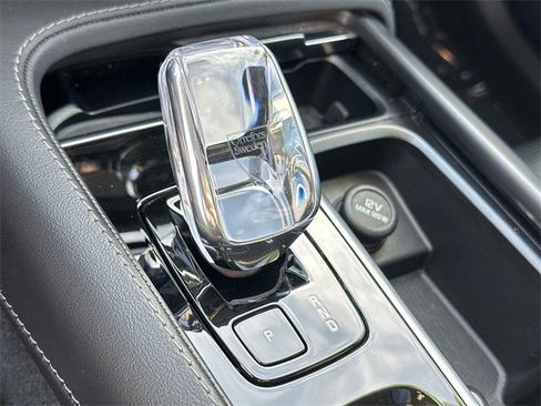 Used 2023 Volvo XC90 T8 Ultimate w/ Lounge Package image 15