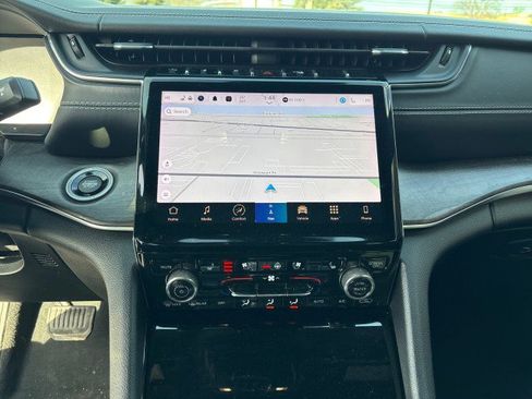 Used 2022 Jeep Grand Cherokee L Overland image 16