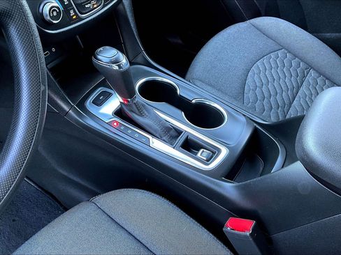 Used 2019 Chevrolet Equinox LT image 10