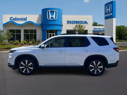 Used 2023 Honda Pilot Touring image 3
