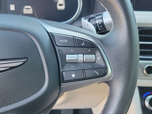 Used 2025 Genesis G70 2.5T RWD image 23