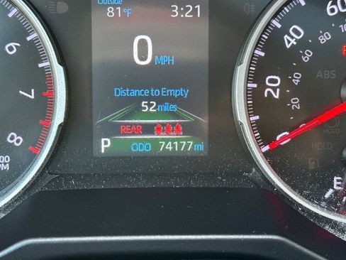 Used 2021 Toyota RAV4 XLE Premium image 26