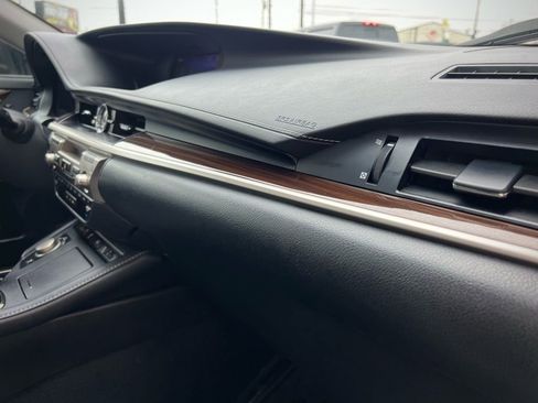 Used 2017 Lexus ES 350 w/ Luxury Package image 33