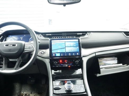 Used 2023 Jeep Grand Cherokee L Limited w/ Black Appearance Package image 25