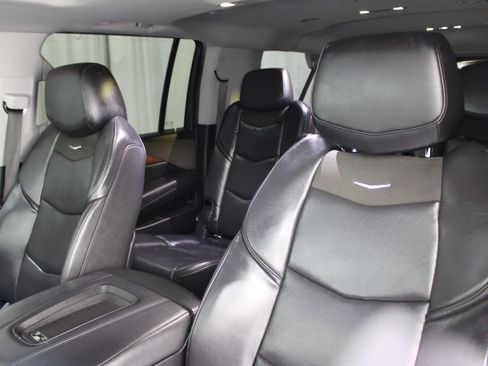 Used 2019 Cadillac Escalade ESV Luxury image 5