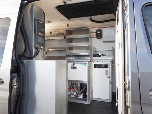 Used 2021 Mercedes-Benz Sprinter 4500 w/ Parking Package image 28