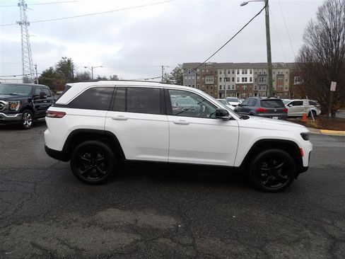 Used 2023 Jeep Grand Cherokee Limited image 8