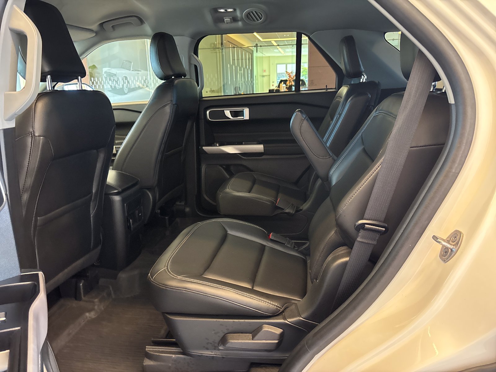Certified 2023 Ford Explorer XLT w/ Equipment Group 202A RWD image 11