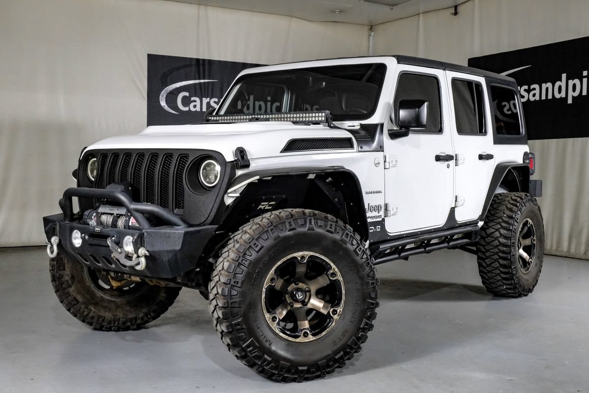 Used 2018 Jeep Wrangler Unlimited Sahara AWD/4WD image 3