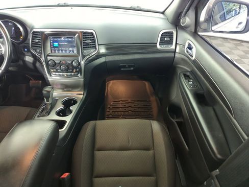 Used 2020 Jeep Grand Cherokee Laredo image 16