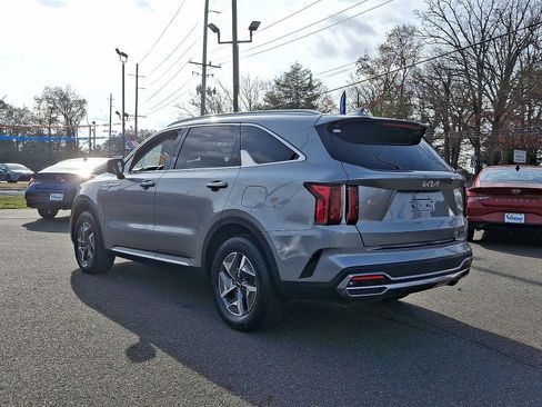 Used 2022 Kia Sorento EX image 3