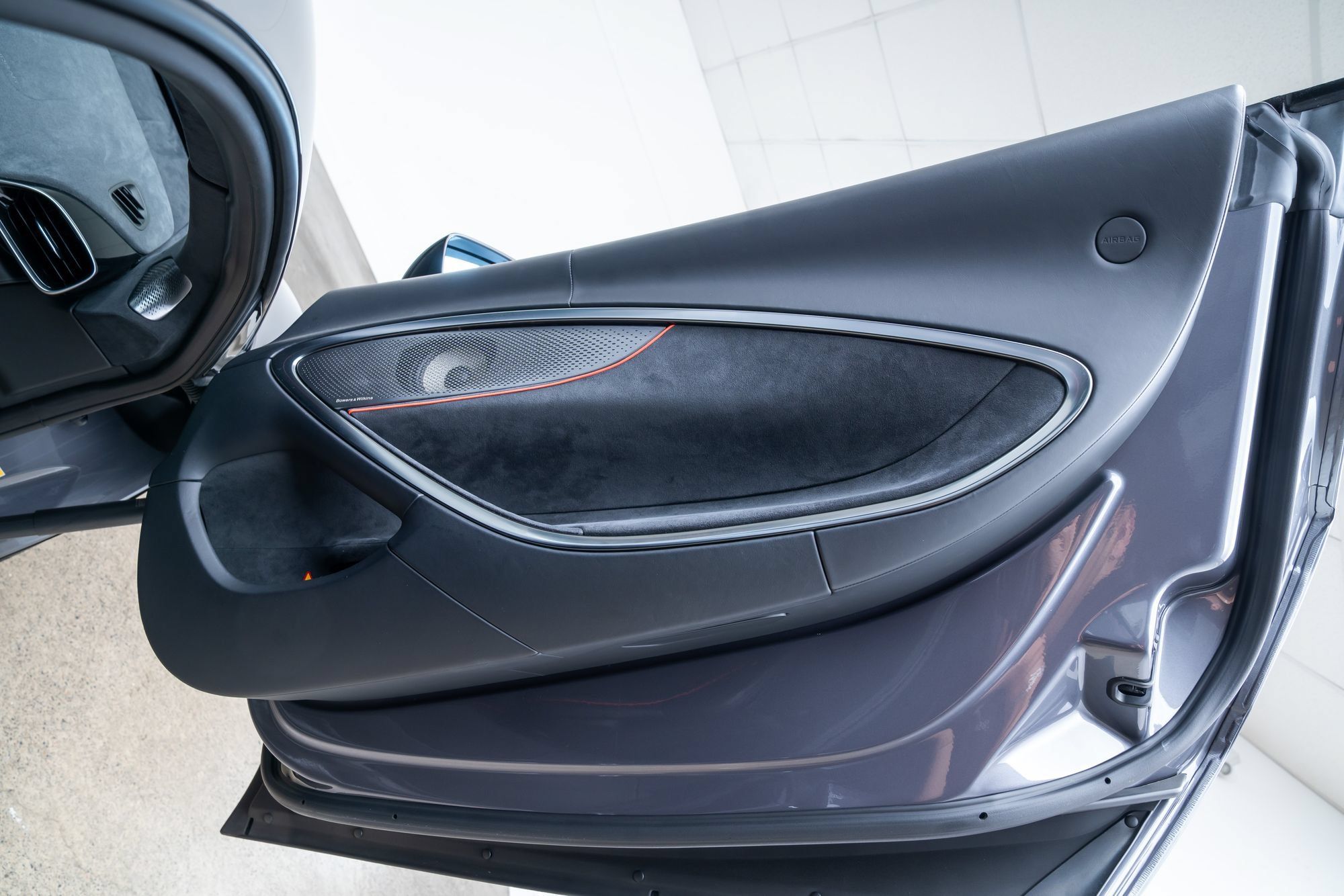 Used 2024 McLaren Artura RWD image 36