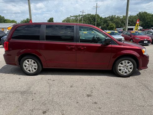 Used 2018 Dodge Grand Caravan SE w/ UConnect Hands-Free Group FWD image 5