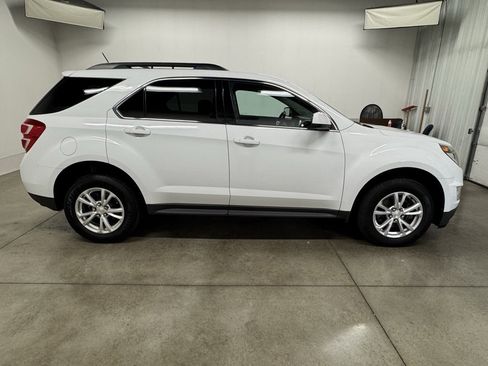 Used 2017 Chevrolet Equinox LT w/ Convenience Package image 11