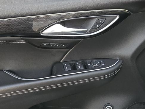 Used 2021 Buick Envision Essence w/ Technology Package I FWD image 21