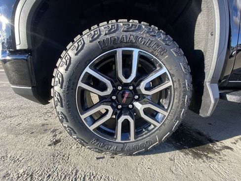 New 2026 GMC Sierra 1500 AT4 w/ AT4 Premium Package AWD/4WD image 10
