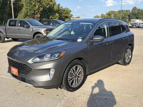 Used 2022 Ford Escape SEL w/ Technology Package FWD image 9